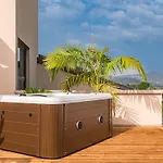 Apartment Rooftop Sealavie, Jacuzzi E Terrazza Privata *