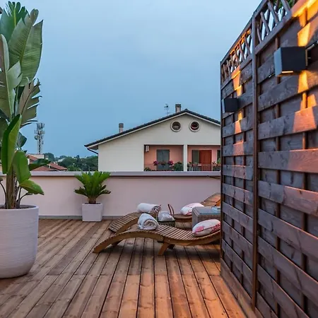 Apartment Rooftop Sealavie, Jacuzzi E Terrazza Privata