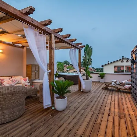 Rooftop Sealavie, Jacuzzi E Terrazza Privata Apartman Viareggio