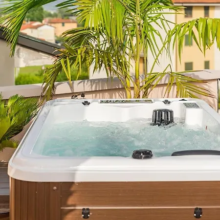 Rooftop Sealavie, Jacuzzi E Terrazza Privata Apartman